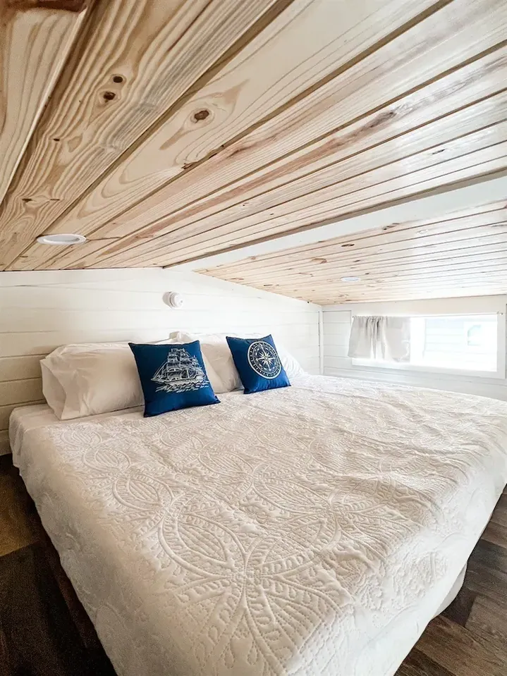 4B 103 Blue Lagoon img1 (1)