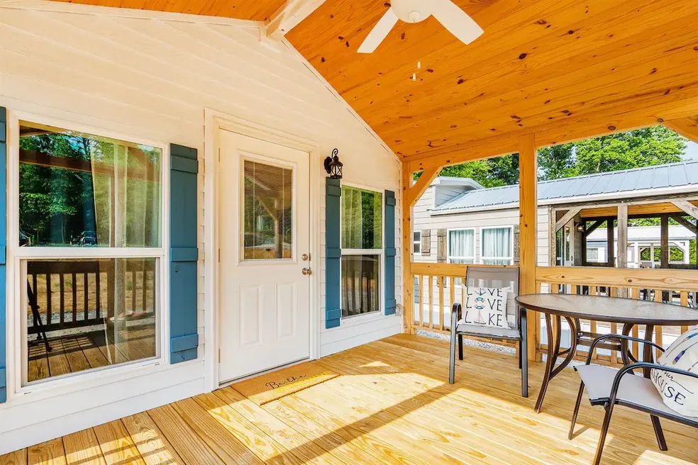 4B 103 Blue Lagoon img1 (3)